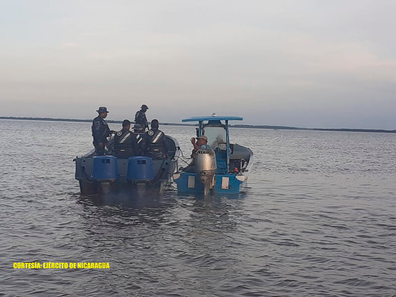 ejercito-de-nicaragua-rescate-tripulates-caribe-sur